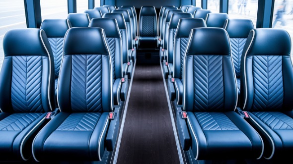 milwaukee 15 passenger minibus rental