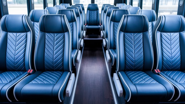 milwaukee 30 passenger minibus rental